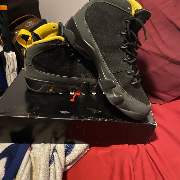 Jordan 9 Charcoal Gold University - Picture 2 of 6